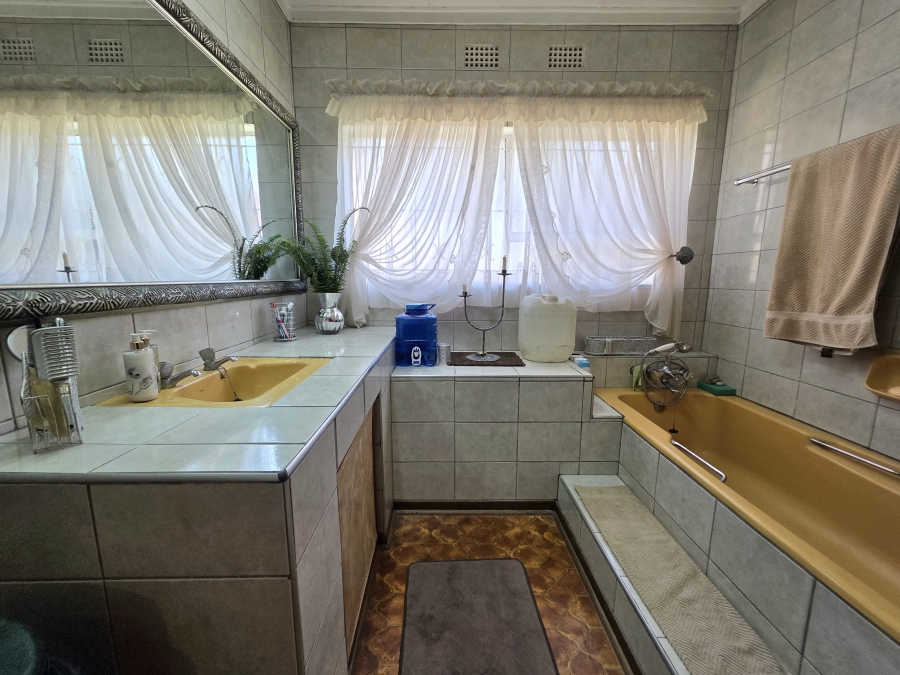 5 Bedroom Property for Sale in Riebeeckstad Free State